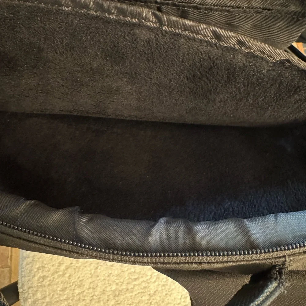 Incase Black Backpack Top Pouch Travel Crossbody Strap Green Eco Full Zip